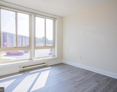 501 Prospect Boulevard - Photo Thumbnail 3