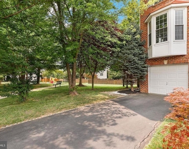 1942 Crossing Stone Court - Photo Thumbnail 2