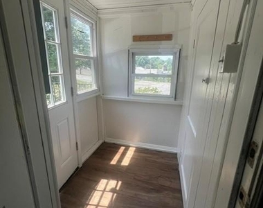 306 Dorsey Avenue - Photo Thumbnail 3
