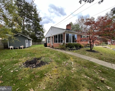800 Severn Drive - Photo Thumbnail 3