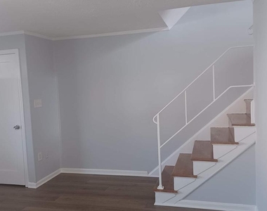 2053 Larkhall Road - Photo Thumbnail 1