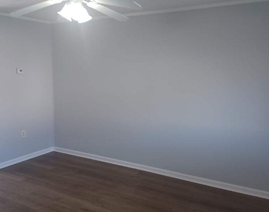 2053 Larkhall Road - Photo Thumbnail 8