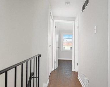 15 Burnsway Court - Photo Thumbnail 13