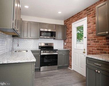 15 Burnsway Court - Photo Thumbnail 11