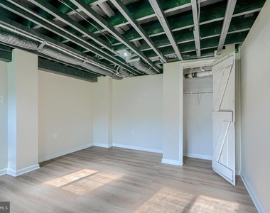 2976 Cornwall Road - Photo Thumbnail 14