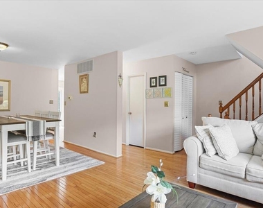 6 Drawbridge Court - Photo Thumbnail 4