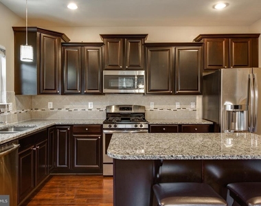 7726 Sentry Terrace - Photo Thumbnail 15