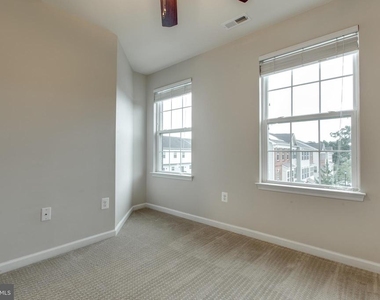 7726 Sentry Terrace - Photo Thumbnail 32