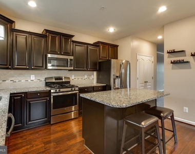 7726 Sentry Terrace - Photo Thumbnail 14