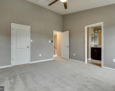 7726 Sentry Terrace - Photo Thumbnail 27