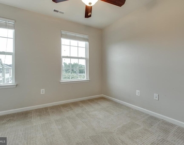 7726 Sentry Terrace - Photo Thumbnail 31