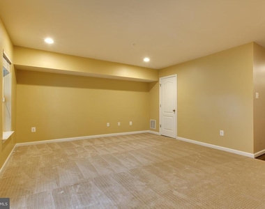 7726 Sentry Terrace - Photo Thumbnail 43