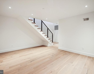 699 Giddings Avenue - Photo Thumbnail 13