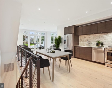 699 Giddings Avenue - Photo Thumbnail 5