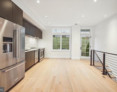 699 Giddings Avenue - Photo Thumbnail 3