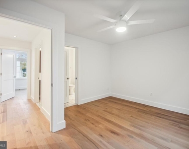 699 Giddings Avenue - Photo Thumbnail 9