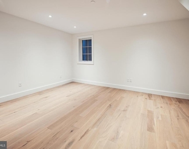 699 Giddings Avenue - Photo Thumbnail 15