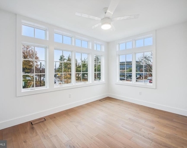 699 Giddings Avenue - Photo Thumbnail 11