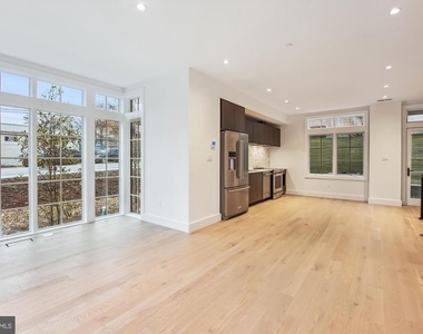 699 Giddings Avenue - Photo Thumbnail 16