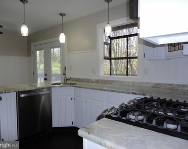 814 Rustic Lane - Photo Thumbnail 19