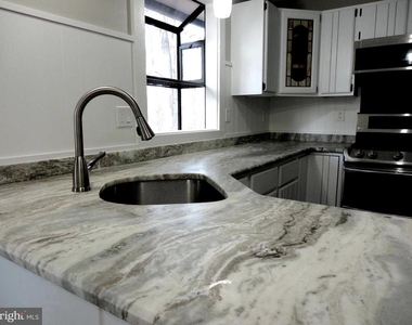 814 Rustic Lane - Photo Thumbnail 17