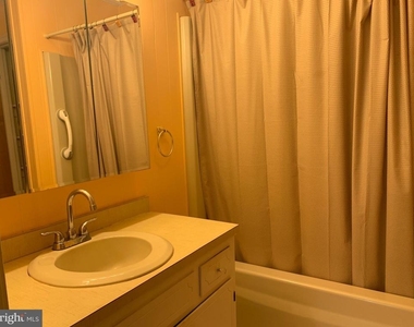 16920 N Main Street - Photo Thumbnail 6