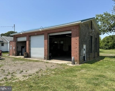 16920 N Main Street - Photo Thumbnail 16