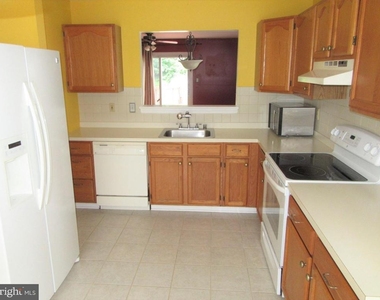 1000 San Remo Court - Photo Thumbnail 3