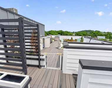 1102 Staples Street Ne - Photo Thumbnail 21