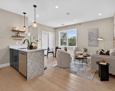 1102 Staples Street Ne - Photo Thumbnail 4