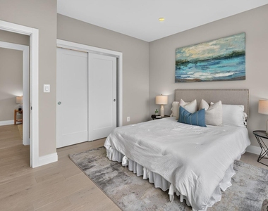 1102 Staples Street Ne - Photo Thumbnail 10