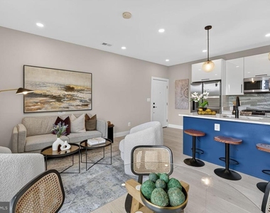 1102 Staples Street Ne - Photo Thumbnail 2