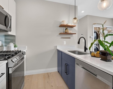 1102 Staples Street Ne - Photo Thumbnail 6