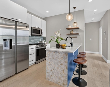 1102 Staples Street Ne - Photo Thumbnail 7