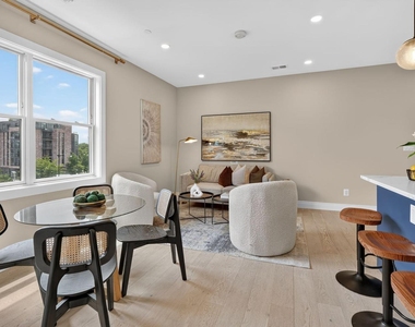 1102 Staples Street Ne - Photo Thumbnail 3