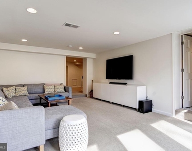 5433 31st Street Nw - Photo Thumbnail 21