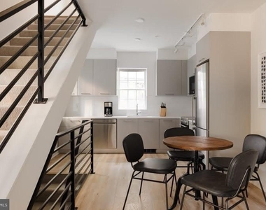 816 Potomac Avenue Se - Photo Thumbnail 4