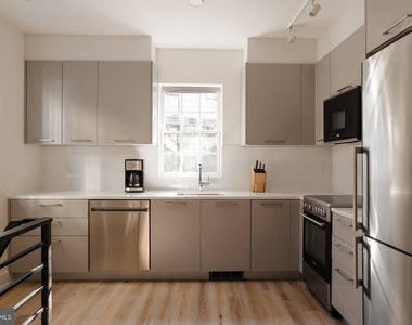 816 Potomac Avenue Se - Photo Thumbnail 2