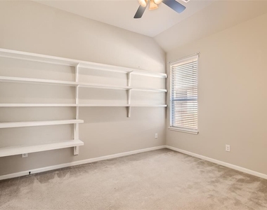 290 Maeves Way - Photo Thumbnail 9