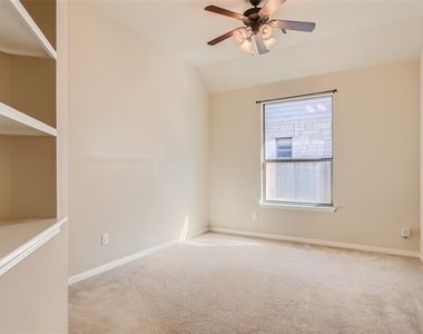 290 Maeves Way - Photo Thumbnail 12