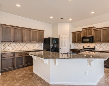 290 Maeves Way - Photo Thumbnail 4
