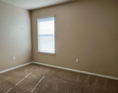 119 Acadia Cv - Photo Thumbnail 12