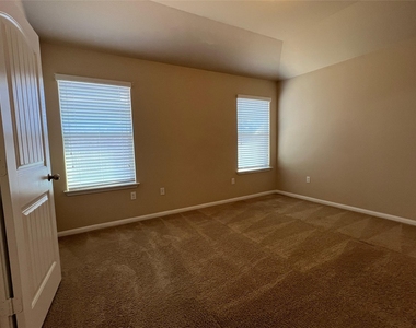 119 Acadia Cv - Photo Thumbnail 5