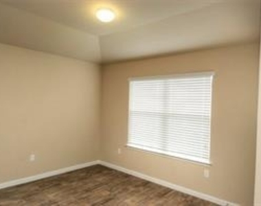 119 Acadia Cv - Photo Thumbnail 6