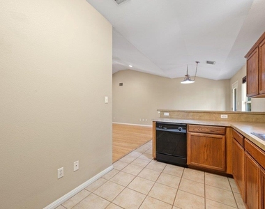 5208 Sioux Ln - Photo Thumbnail 7