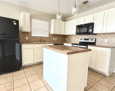 12333 Paloma Blanca Way - Photo Thumbnail 3