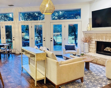 2910 Edgewater Dr - Photo Thumbnail 7