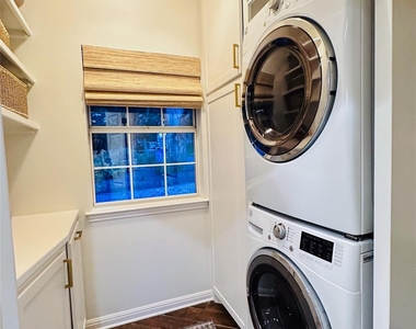 2910 Edgewater Dr - Photo Thumbnail 29