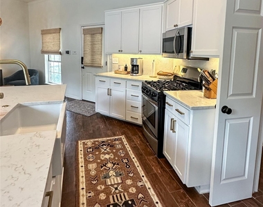 2910 Edgewater Dr - Photo Thumbnail 12