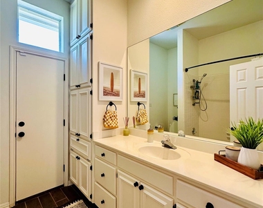 2910 Edgewater Dr - Photo Thumbnail 38